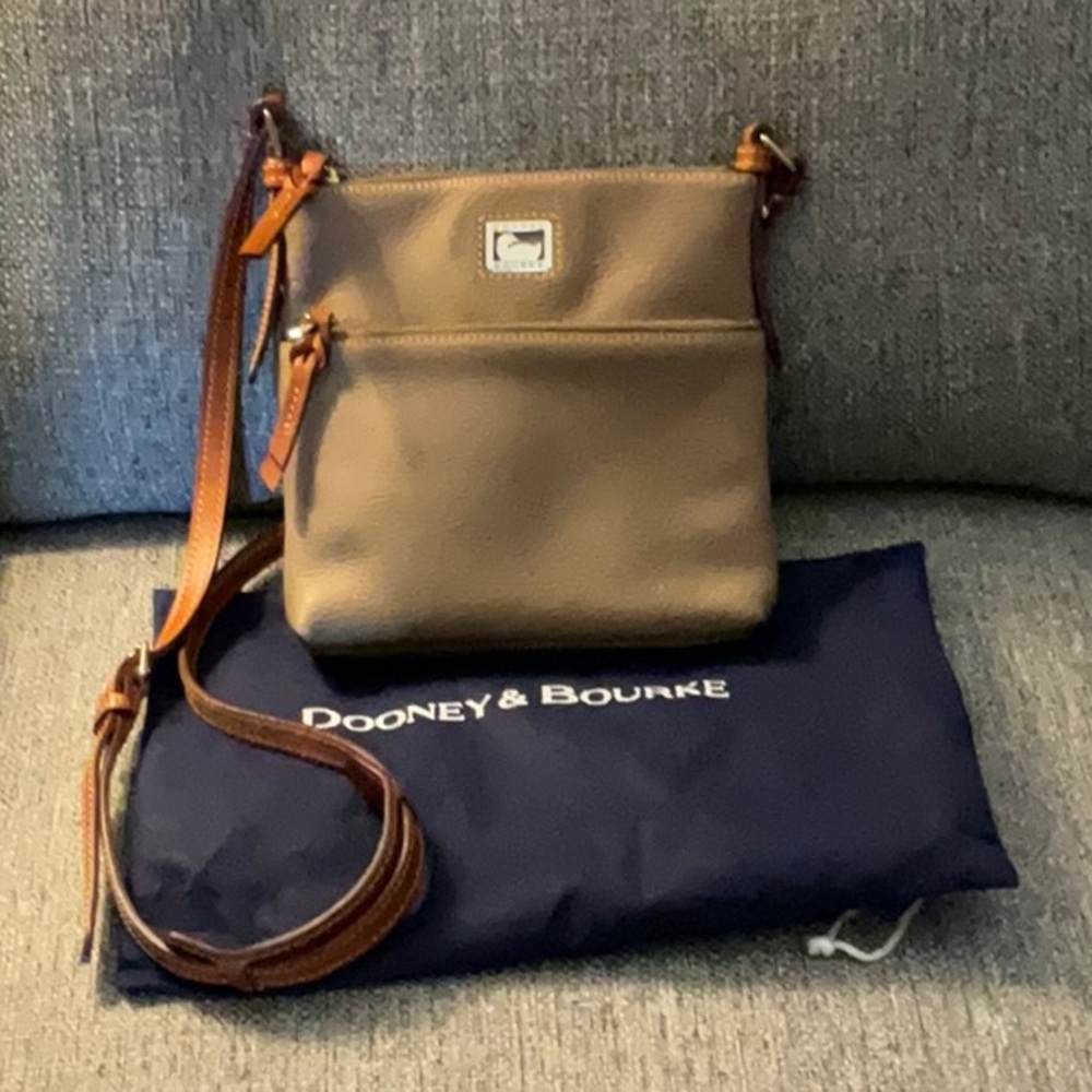 AUTHENTIC DOONEY & BOURKE TAN LEATHER Crossbody